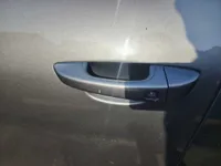 الباب الأمامى الأيسر