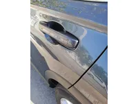 الباب الأمامى الأيسر