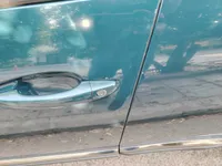 الباب الأمامى الأيسر