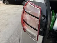الأنوار الخلفية اليسار