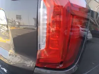 الأنوار الخلفية اليسار
