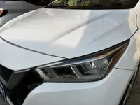 الأنوار الأمامية اليسار