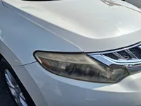 الأنوار الأمامية اليمين