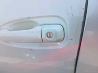 الباب الأمامى الأيسر
