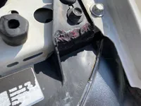 الأنوار الأمامية اليسار