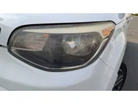 الأنوار الأمامية اليسار