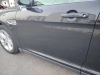 الباب الأمامى الأيسر