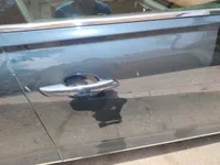 الباب الأمامى الأيمن