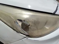 الأنوار الأمامية اليمين