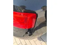 الأنوار الخلفية اليمين
