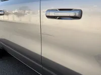 الباب الأمامى الأيمن
