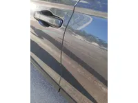 الباب الأمامى الأيسر