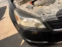 الأنوار الأمامية اليمين