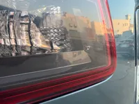 الأنوار الخلفية اليسار