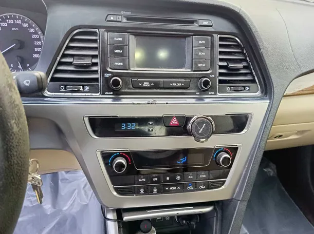 Car image 21