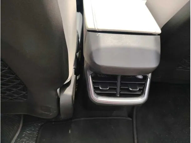 Car image 33