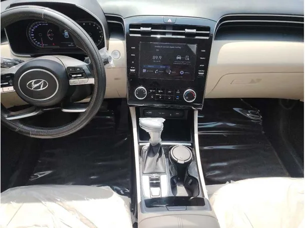 Car image 26