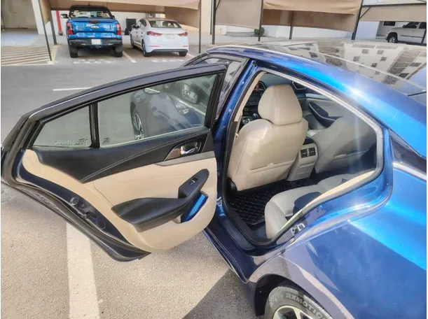 Car image 15