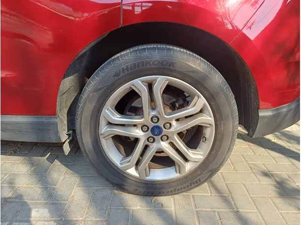 Car image 9