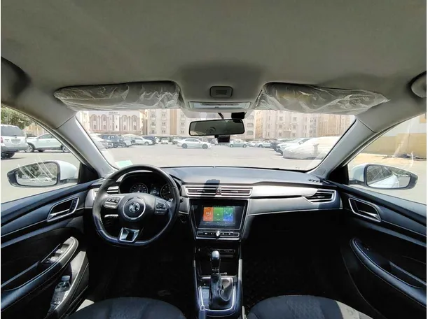 Car image 14