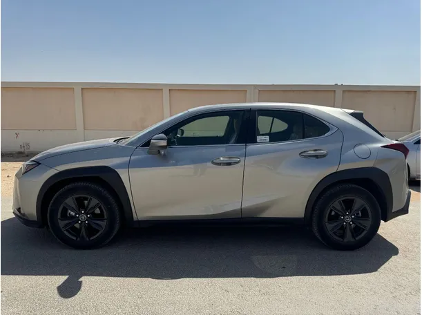 Car image 8