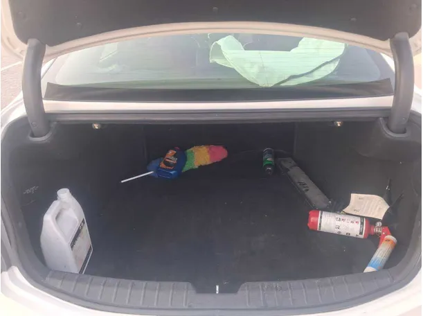 Car image 19