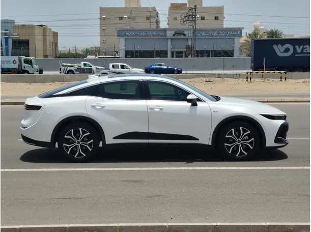Car image 4