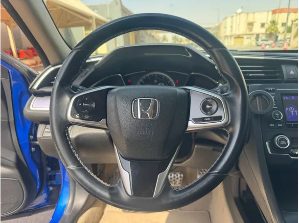 Car image 17