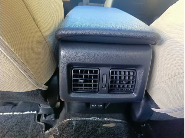 Car image 37