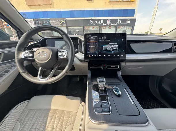 Car image 18