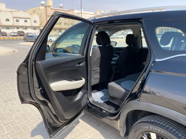 Car image 13