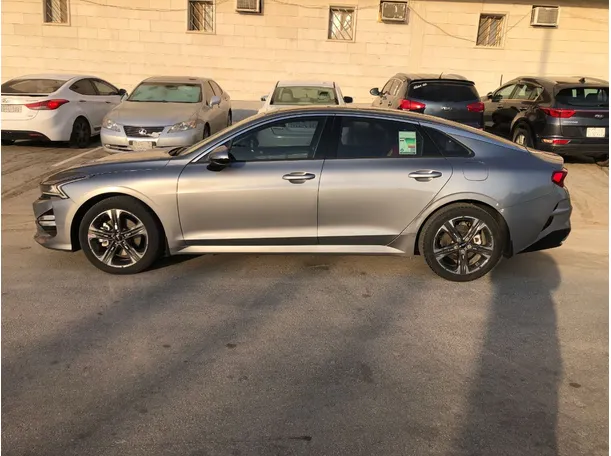 Car image 8