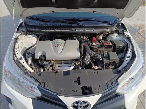 Car image 19