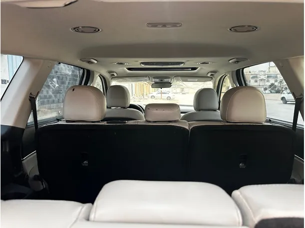 Car image 28