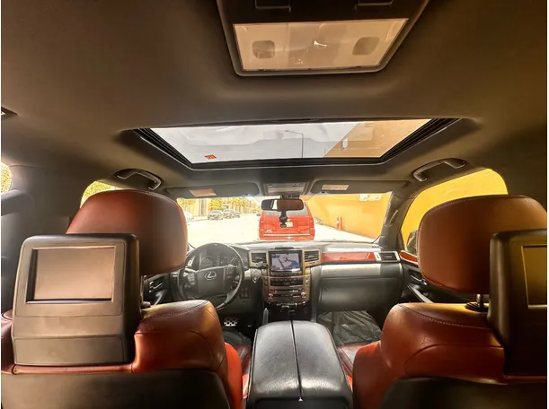 Car image 19