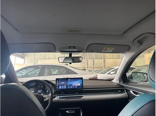 Car image 15