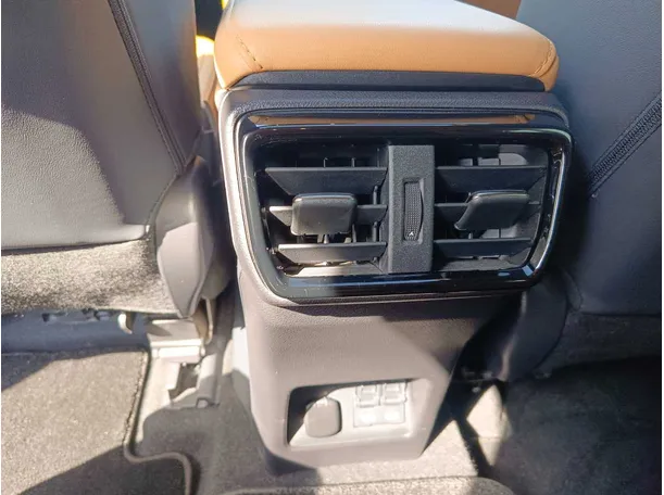 Car image 33