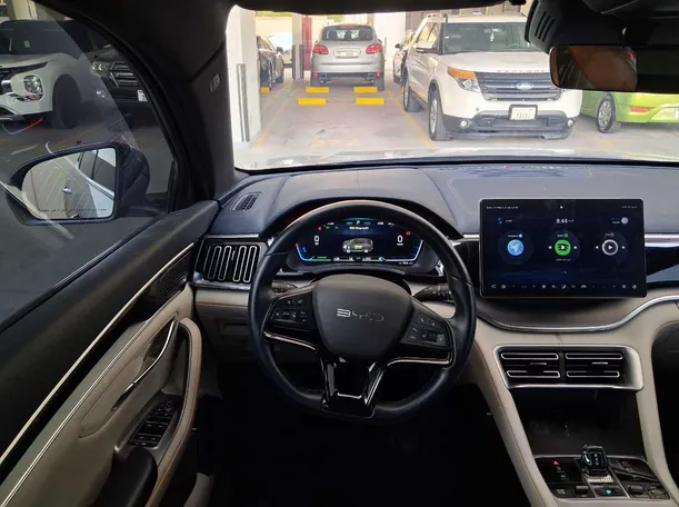 Car image 14