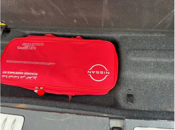 Car image 19