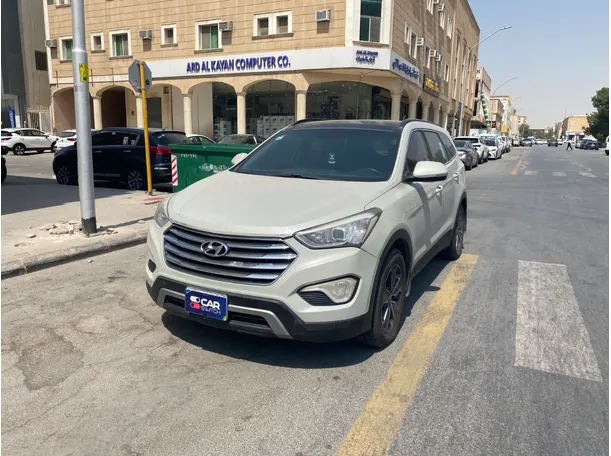 2016 Hyundai Grand Santa Fe in Riyadh