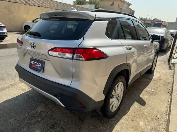 Car image 4