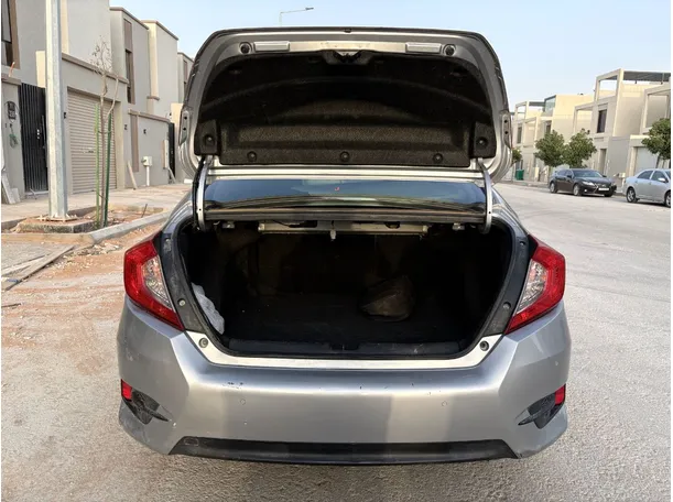 Car image 23