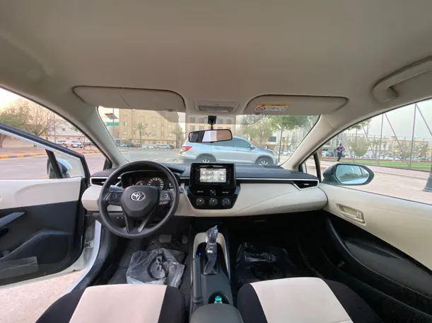 Car image 12