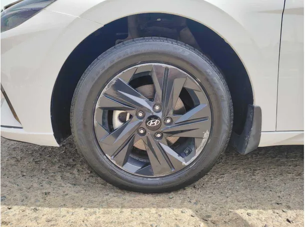 Car image 9