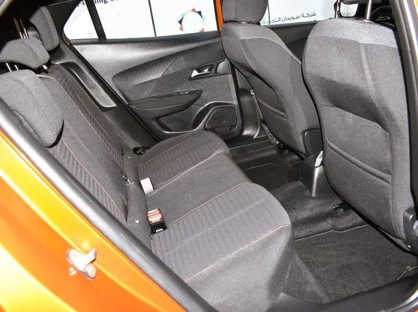 Car image 11