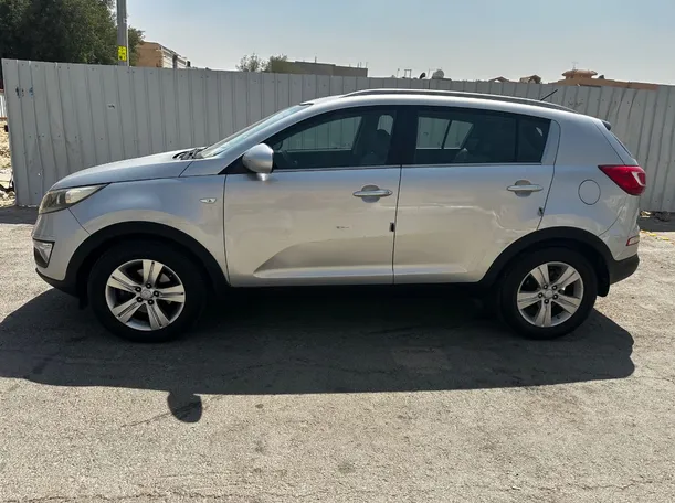Car image 8