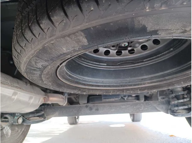 Car image 24