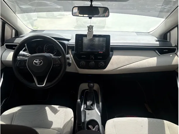 Car image 18