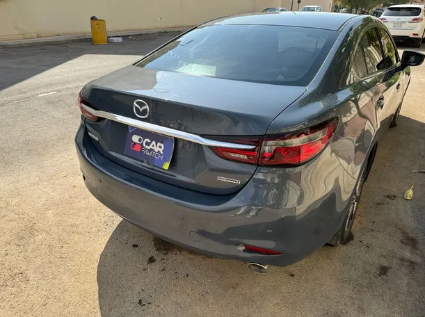 Car image 4