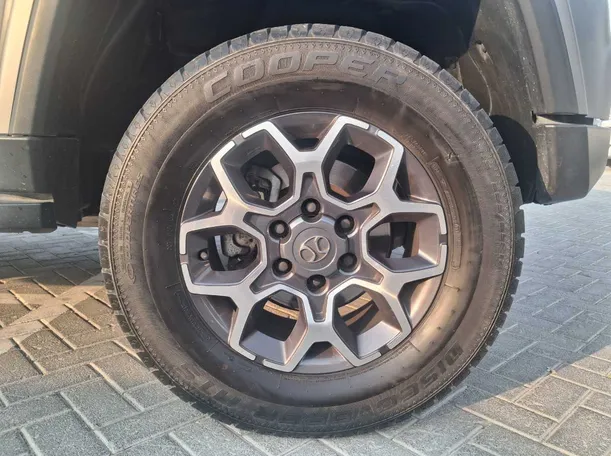 Car image 9
